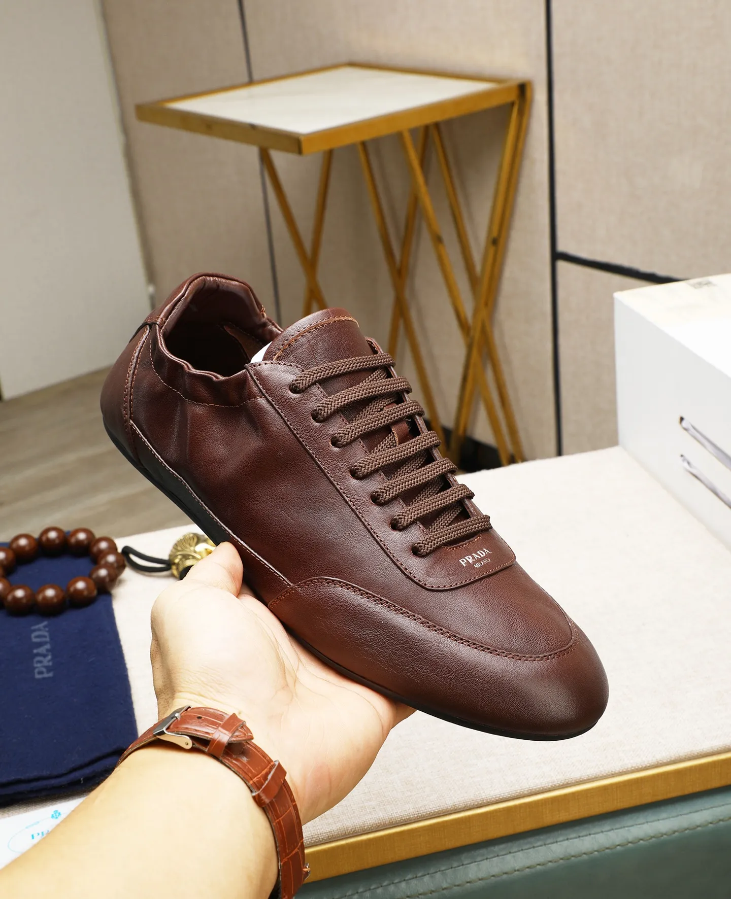 Men's shoes 💰 680 (top version) Product trademark: Prada "Prada" original casual shoes Regular size: 38-44 (can be customized to 45) Product materials: Original imported cowhide upper, original outsole.
